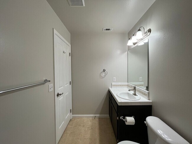Building Photo - Charming 3 bedroom home in Paso Robles