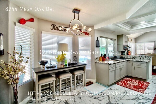 Building Photo - 8744 Mesa Oak Dr