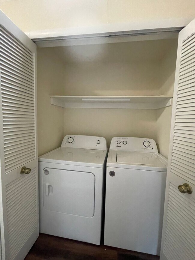 Building Photo - 900 Barringer Drive ~ Charming 2 Bedroom R...