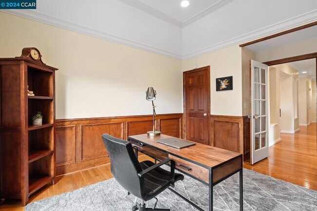 Building Photo - 3040 Stonegate Dr