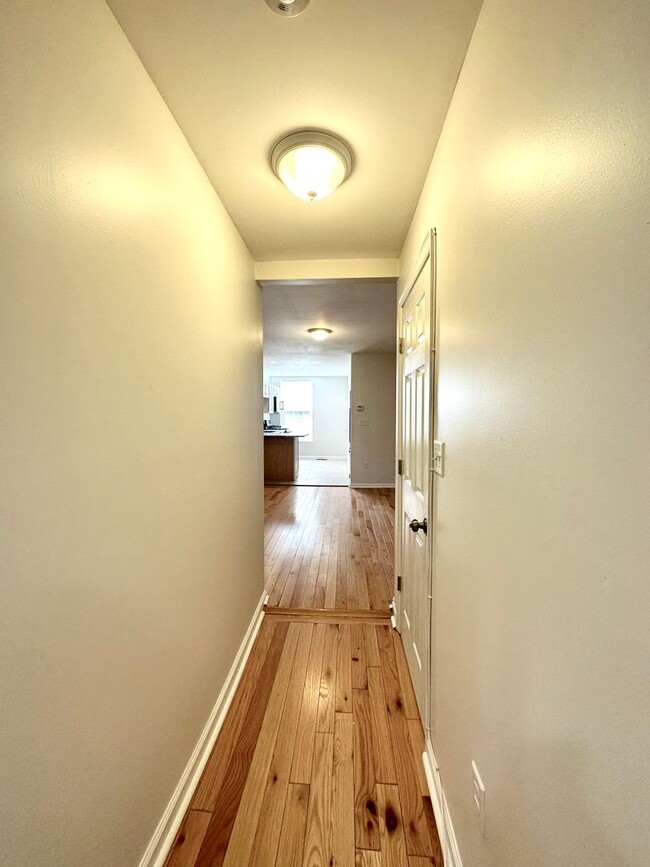 Building Photo - Apartment in Upper Fells Point!