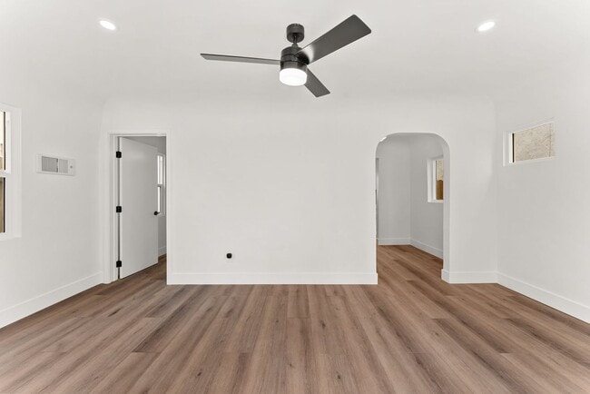 Building Photo - 749-749.5-7495 York Ct