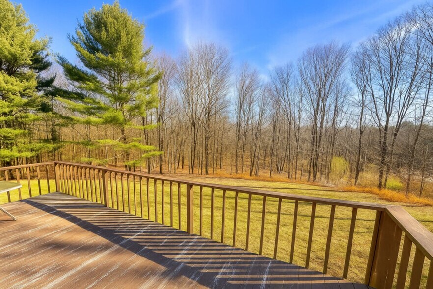 Building Photo - 44 Heinle Rd