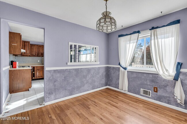 Building Photo - 353 Cokes Dr