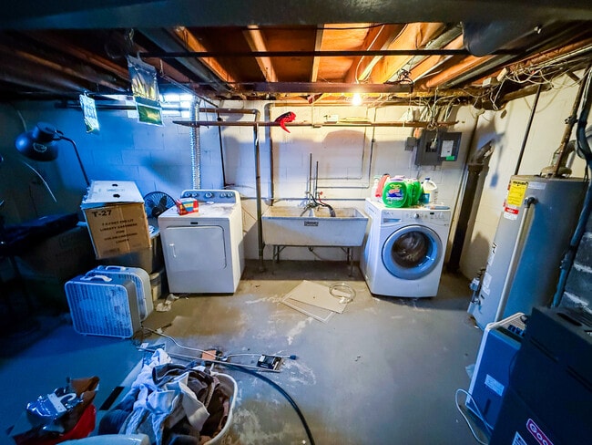 Building Photo - 4932 Sutton Ln