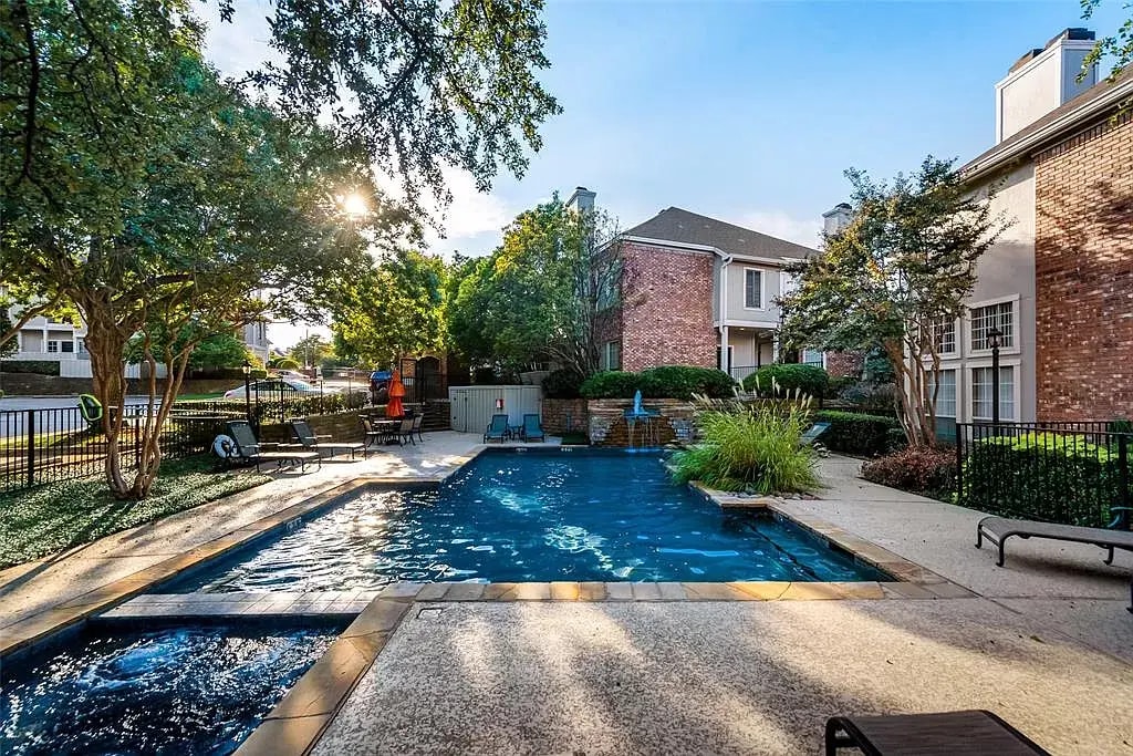Building Photo - 14400 Montfort Dr