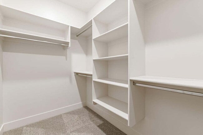 Building Photo - "Spacious 3-Bedroom Townhouse Retreat with...