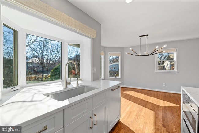 Building Photo - 7107 Tyndale St