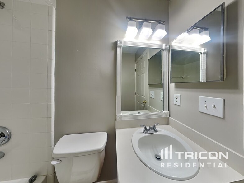 Building Photo - 2169 Khaki Ct