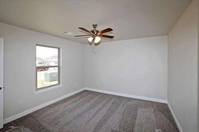 Building Photo - 7605 Woodford Ave