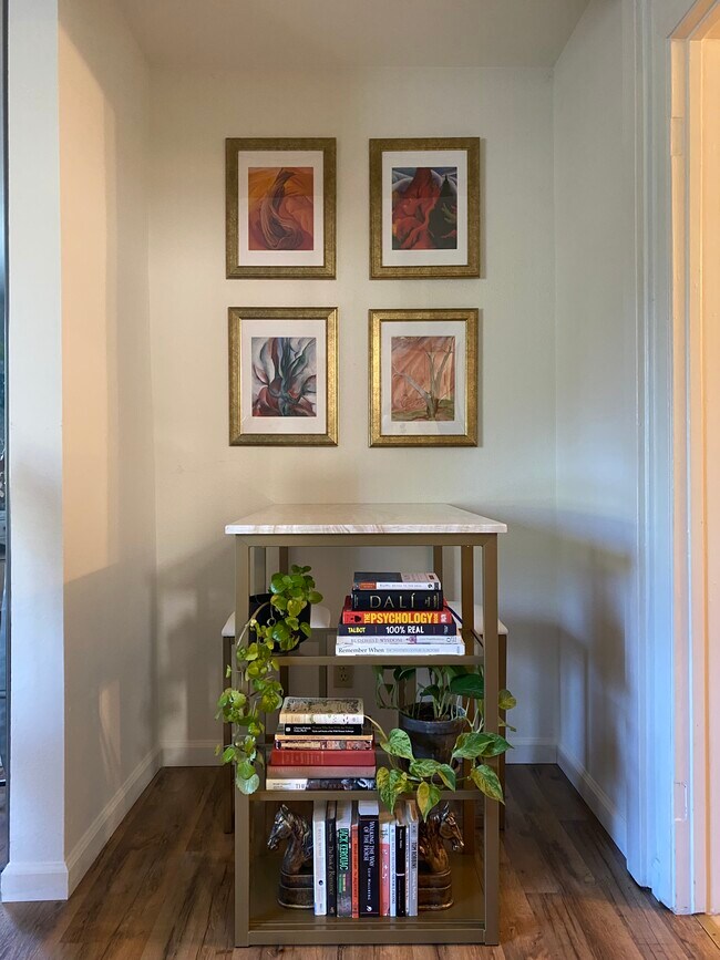 Building Photo - 108 E Avenida San Gabriel