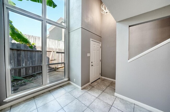 Building Photo - 16120 Stuebner Airline Rd