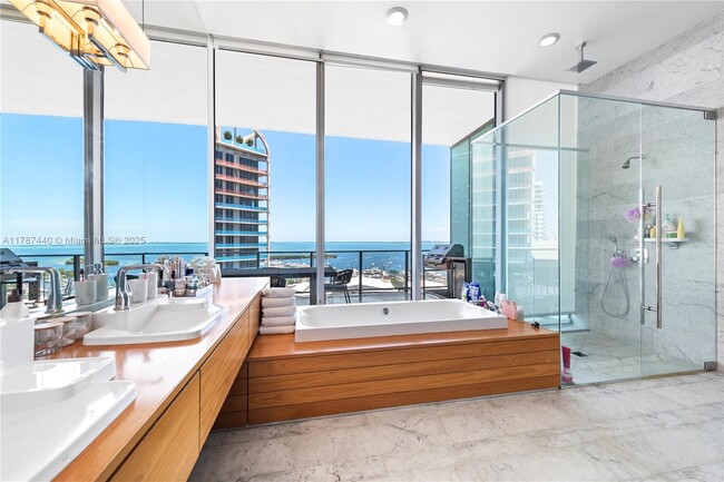 Building Photo - 2669 S Bayshore Dr