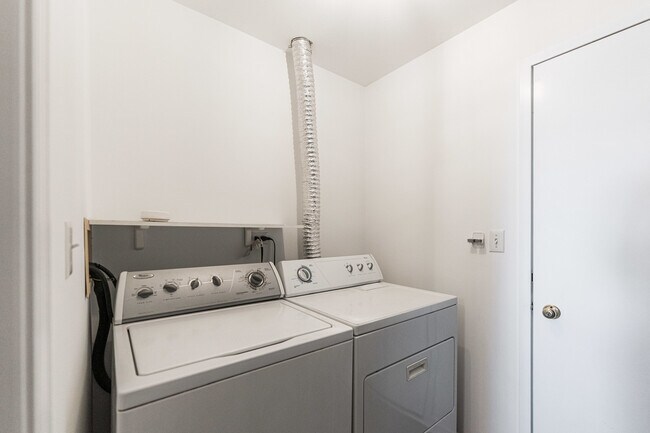 Building Photo - 1460 Winfield Way
