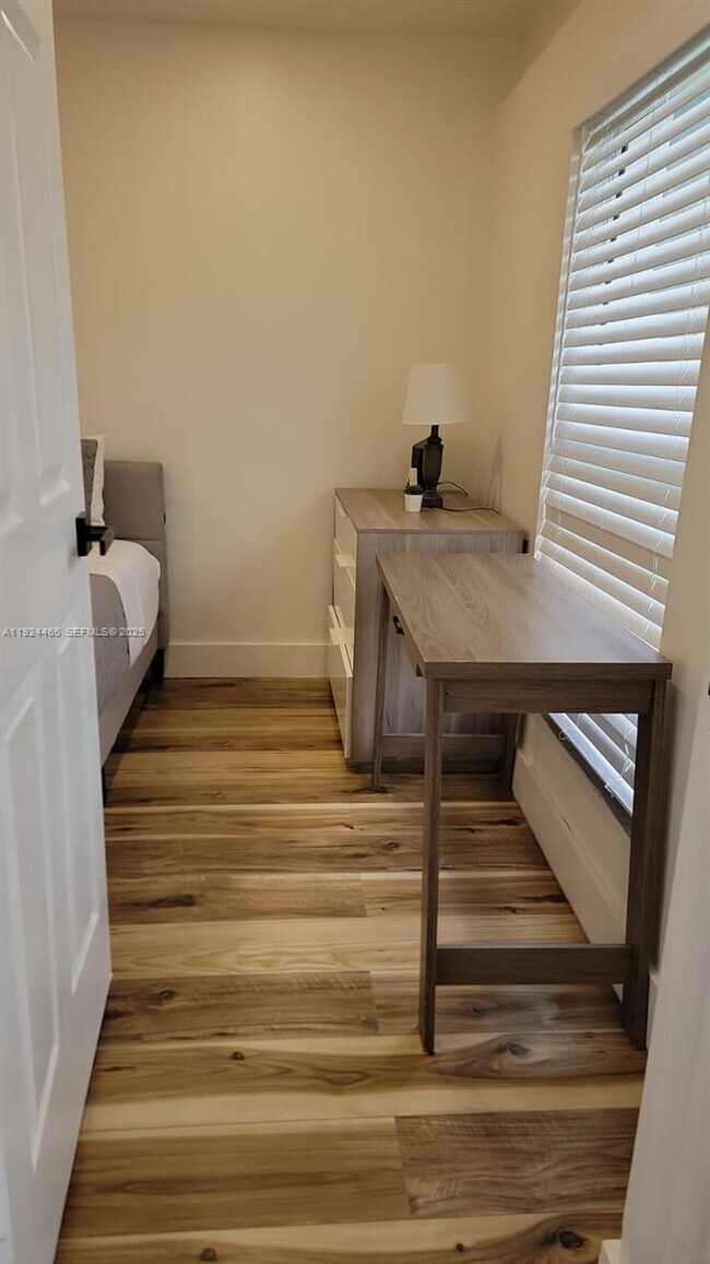 Building Photo - 2820 SW 13th St