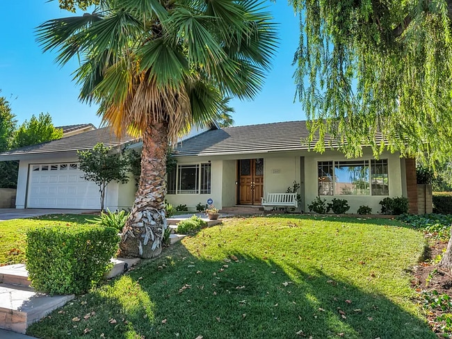 Building Photo - 2802 E Sierra Dr