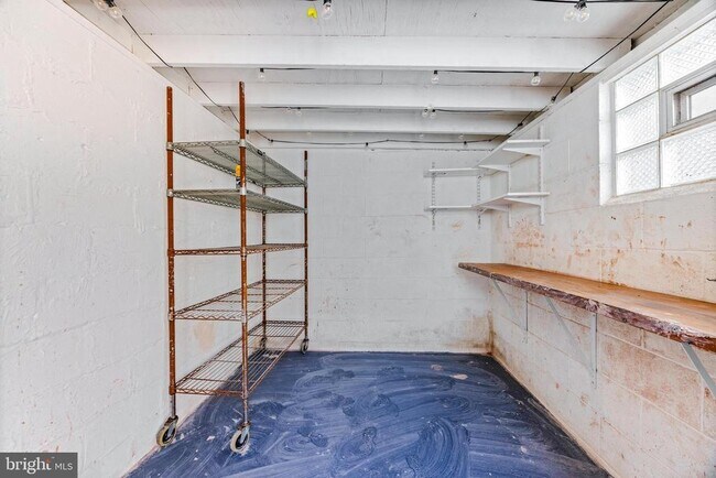 Building Photo - 2313 Fleet St