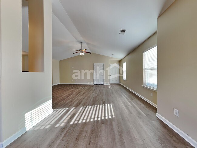 Building Photo - 116 Spring Lakes Dr