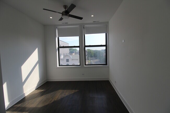 Building Photo - 1474 N Milwaukee Ave
