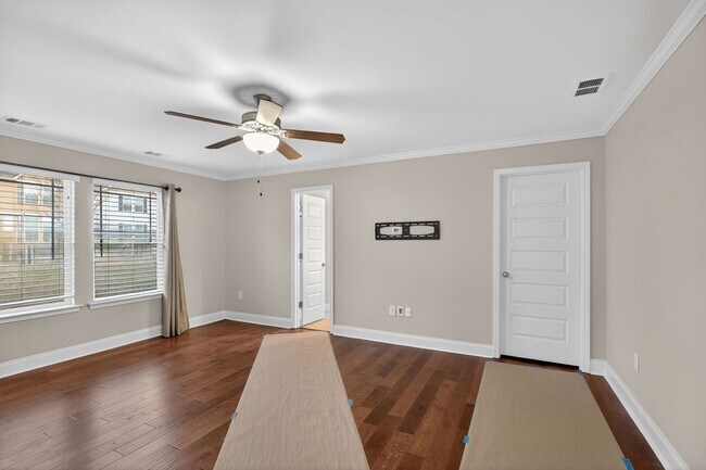 Building Photo - Move-In Ready Gem with Main-Level Owner's Suite