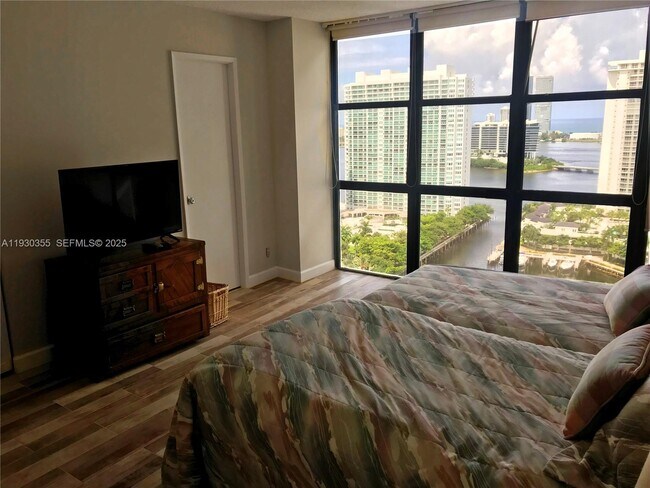 Building Photo - 18181 NE 31st Ct