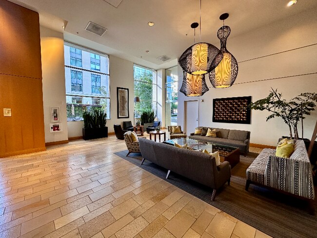 Building Photo - 654 Front St