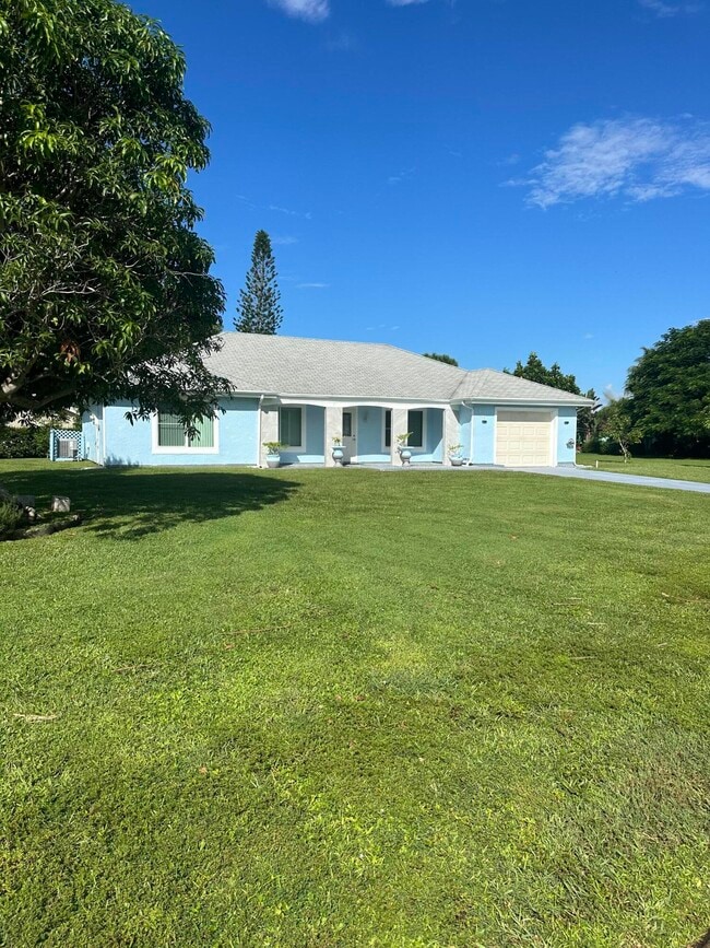 Building Photo - 1592 SE Burning Ct