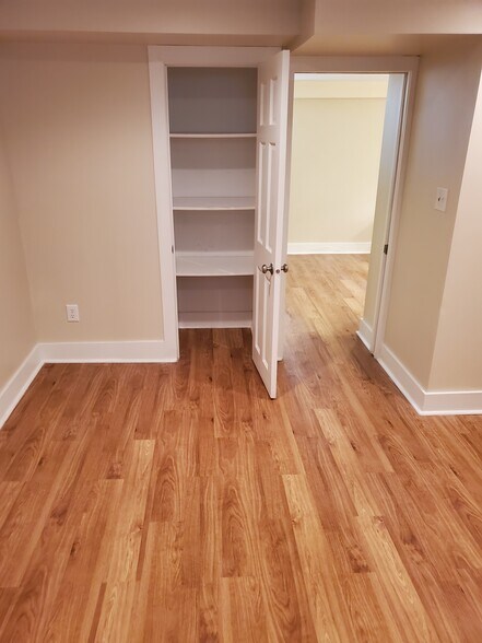 Building Photo - 1206 E 8th St