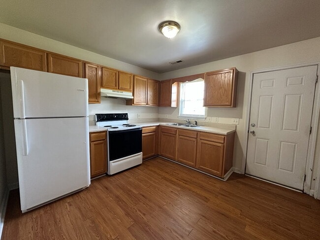 Building Photo - Charming 2 Bedroom Duplex in Richlands