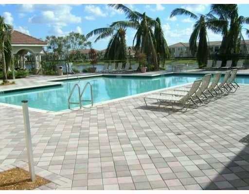 Building Photo - 2556 Centergate Dr