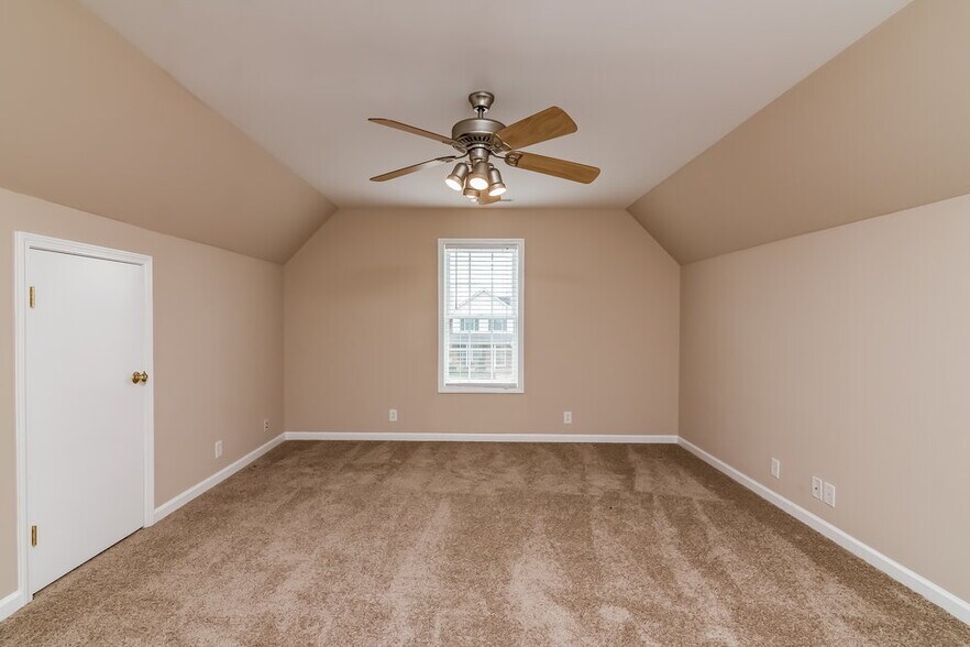 Building Photo - 2137 Aberdeen Cir