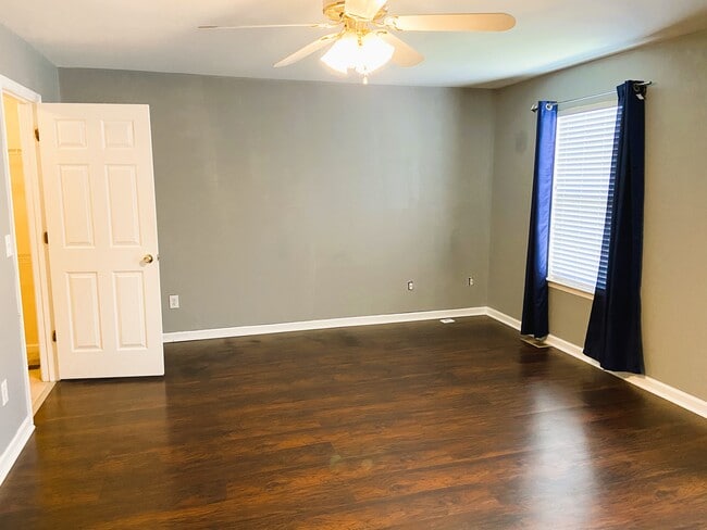 Building Photo - 3030 Barrymore St