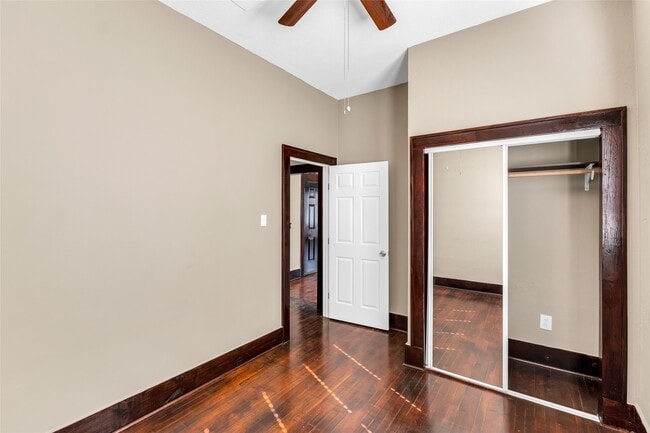 Building Photo - 3010 Avenue Q