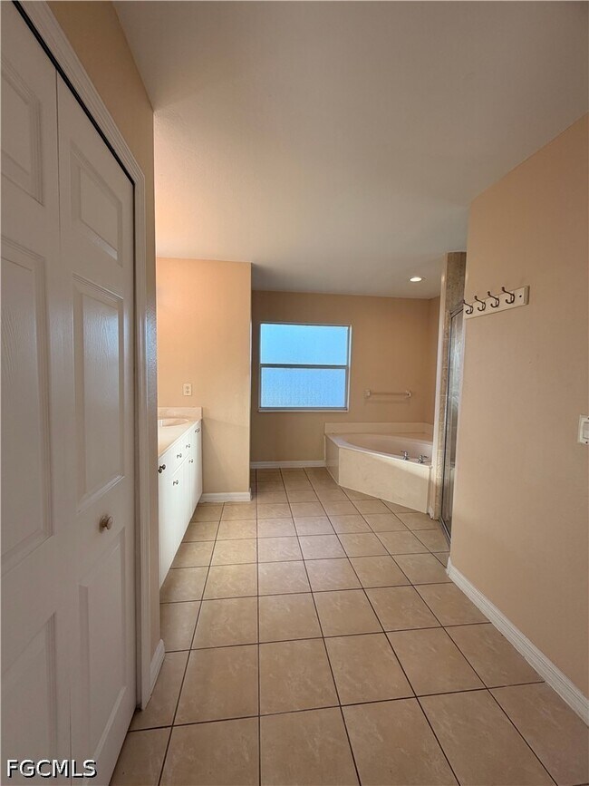 Building Photo - 3808 25th St SW