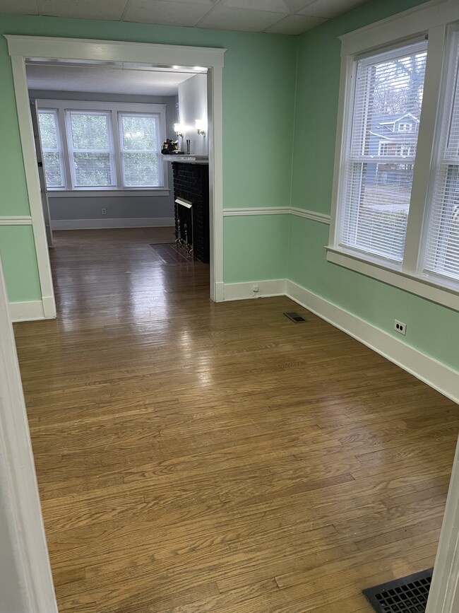 Dinning room - 1233 Manitau Ave