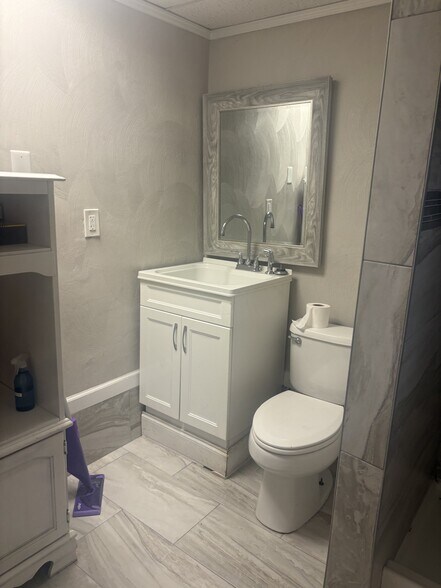 Building Photo - 9607 Sherwood Pl