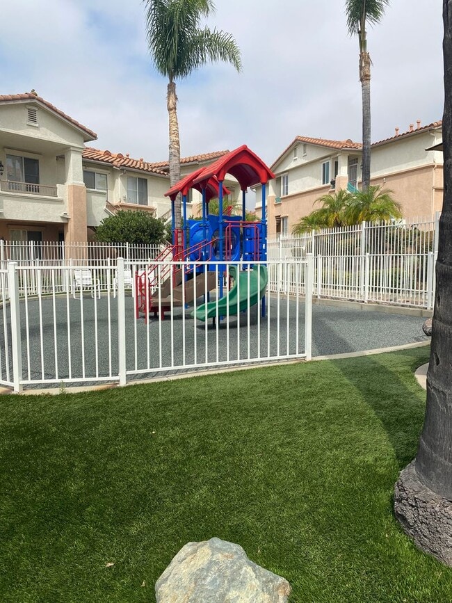 Building Photo - Beautiful 2 Bedroom 2 Bath Condo in the heart of Rancho San Diego!