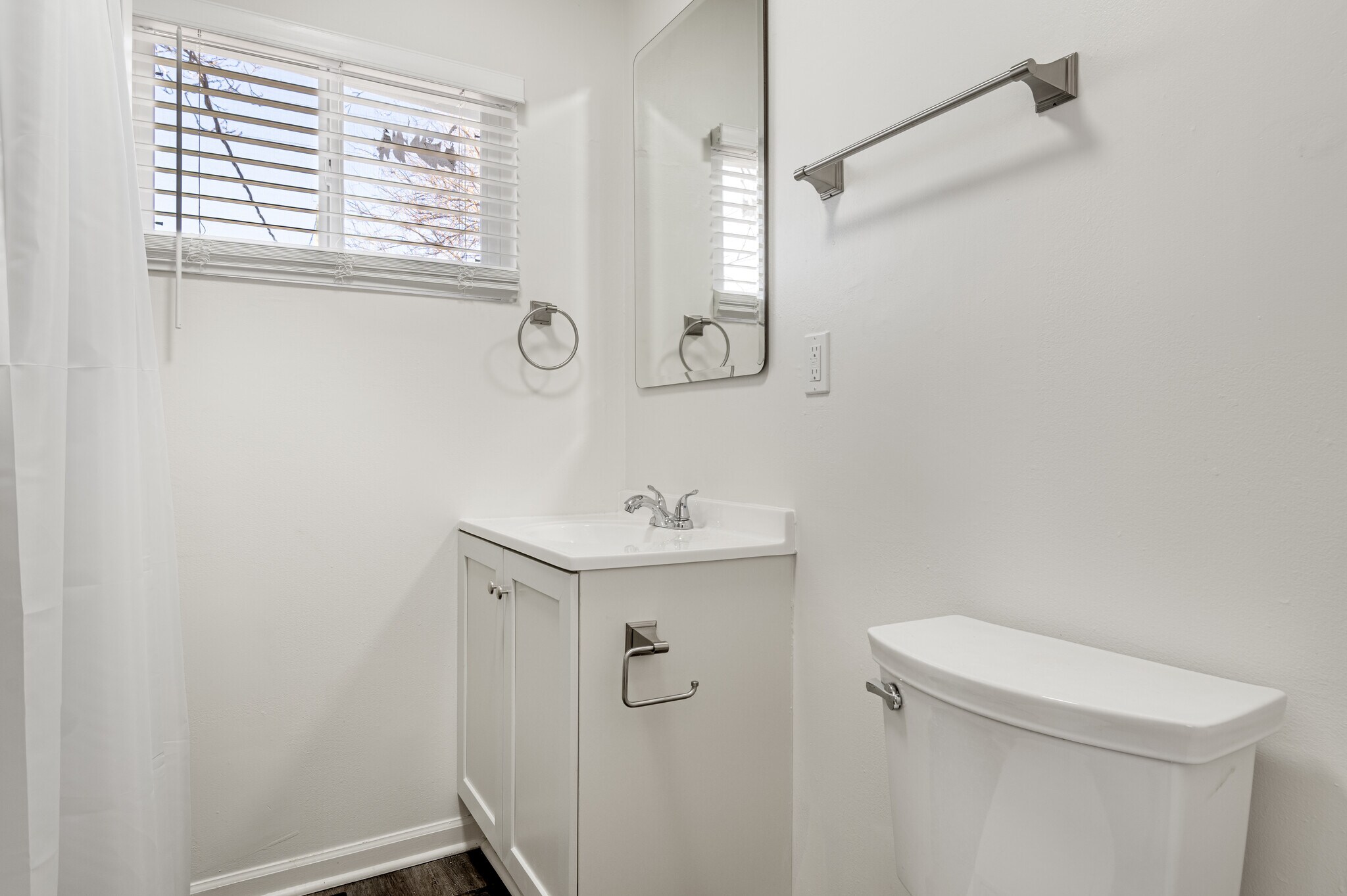 Building Photo - 408 E Beecher St