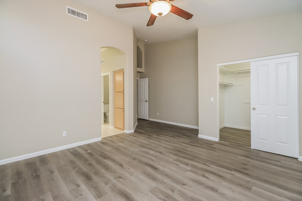 Building Photo - 1542 E Sunrise Way