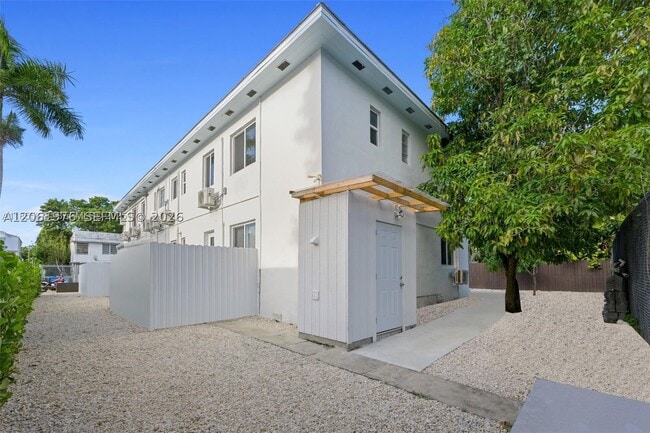 Building Photo - 550 NE 82nd St