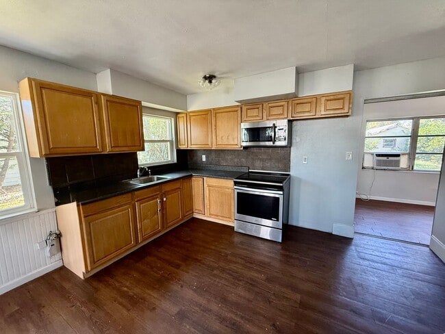 Building Photo - Affordable 1 Bedroom / 1 Bathroom Located ...