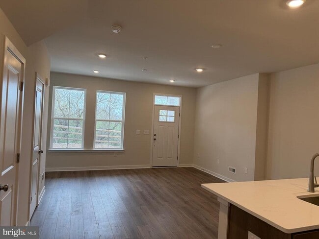 Building Photo - 777 Platinum Dr