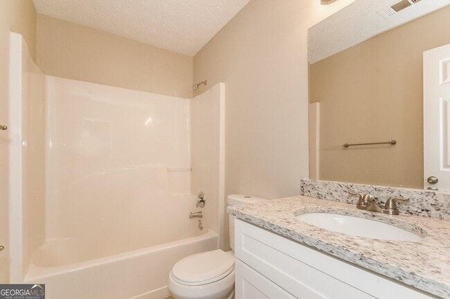 Building Photo - 1136 Oakwood Manor Ct