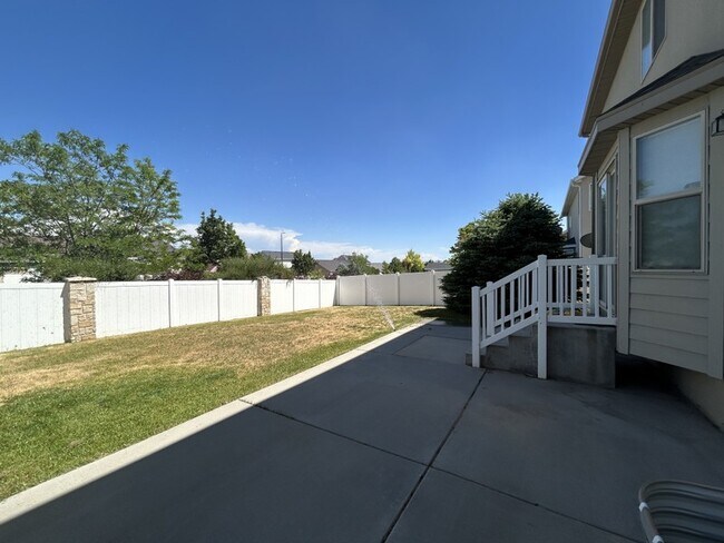 Building Photo - 7497 Valley Maple Dr