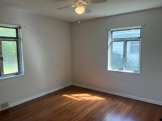 Building Photo - 7146 Parallel Pkwy