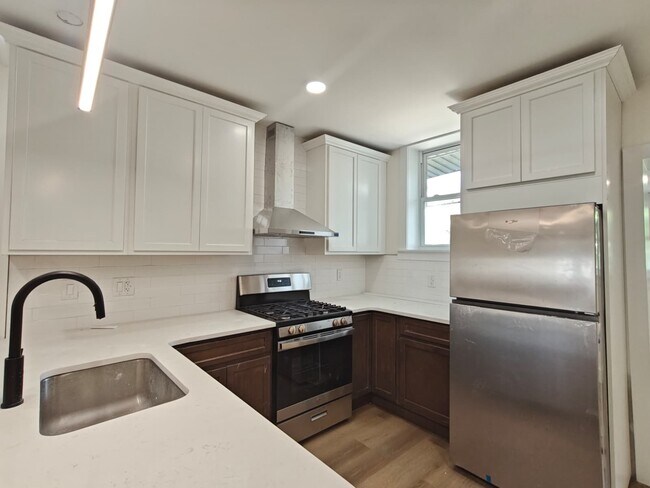 Building Photo - 1716 N Edgewood-