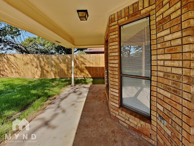 Building Photo - 1953 Kings Canyon Cir