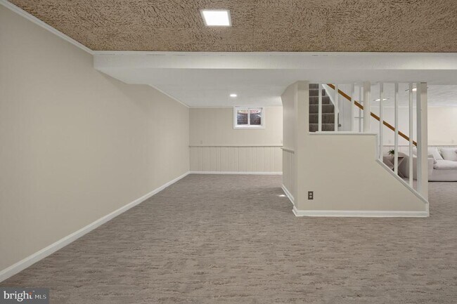 Building Photo - 6206 Hillview Ave