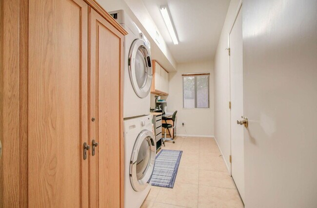 Building Photo - 14743 W Yosemite Dr