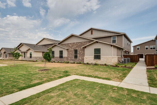 Building Photo - AVAILABLE NOW! GORGEOUS 2 BEDROOM FOUR PLEX LOCATED IN MIDLOTHIAN ISD!